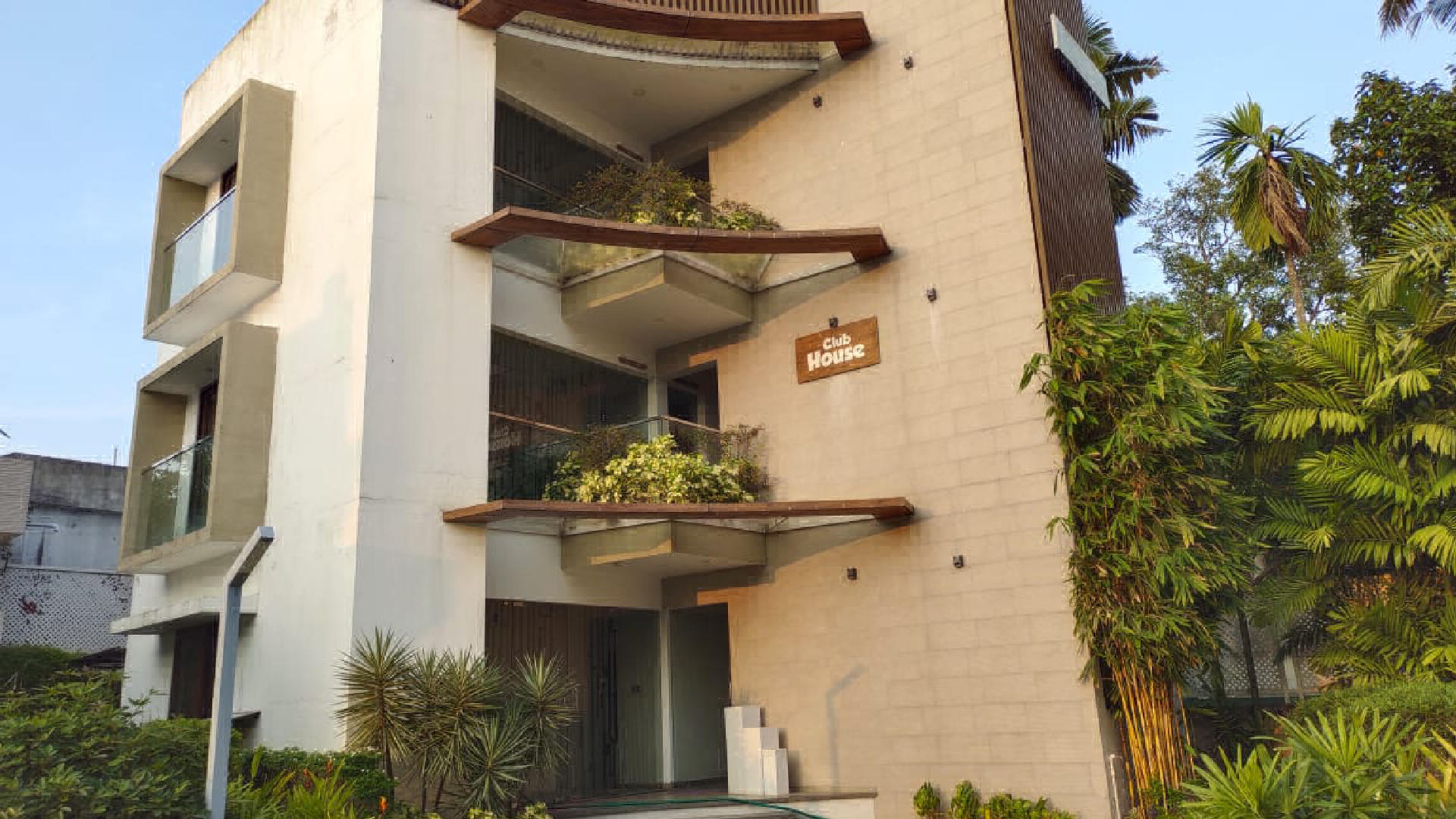 6.2 cents (+ 2 undivided share)with 2200 sqft 3bhk villa for sale near Kaloor, Elamakkara Gated Commumity.