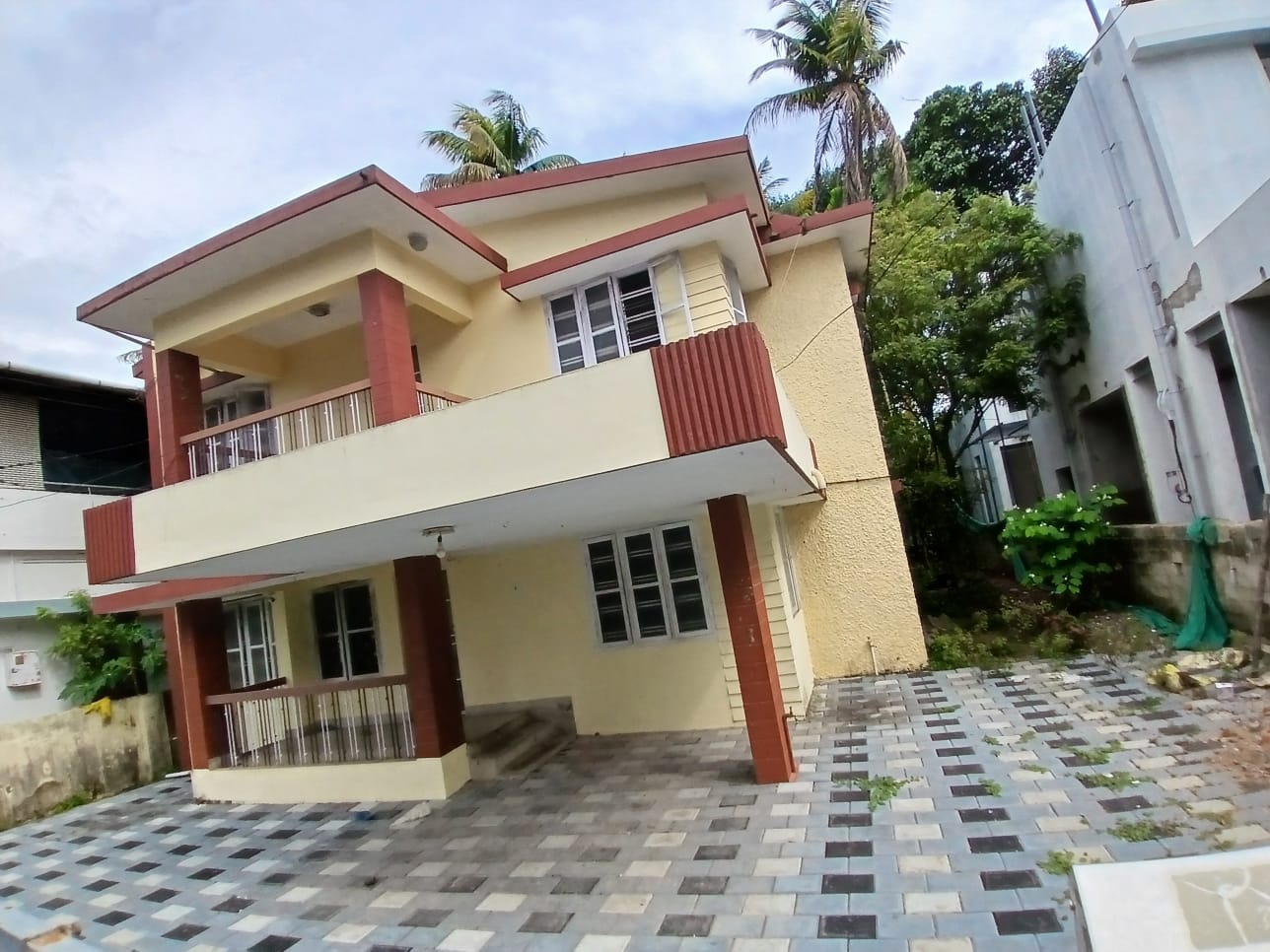10 .5 cent with 2 storied old house sale at Kaloor
