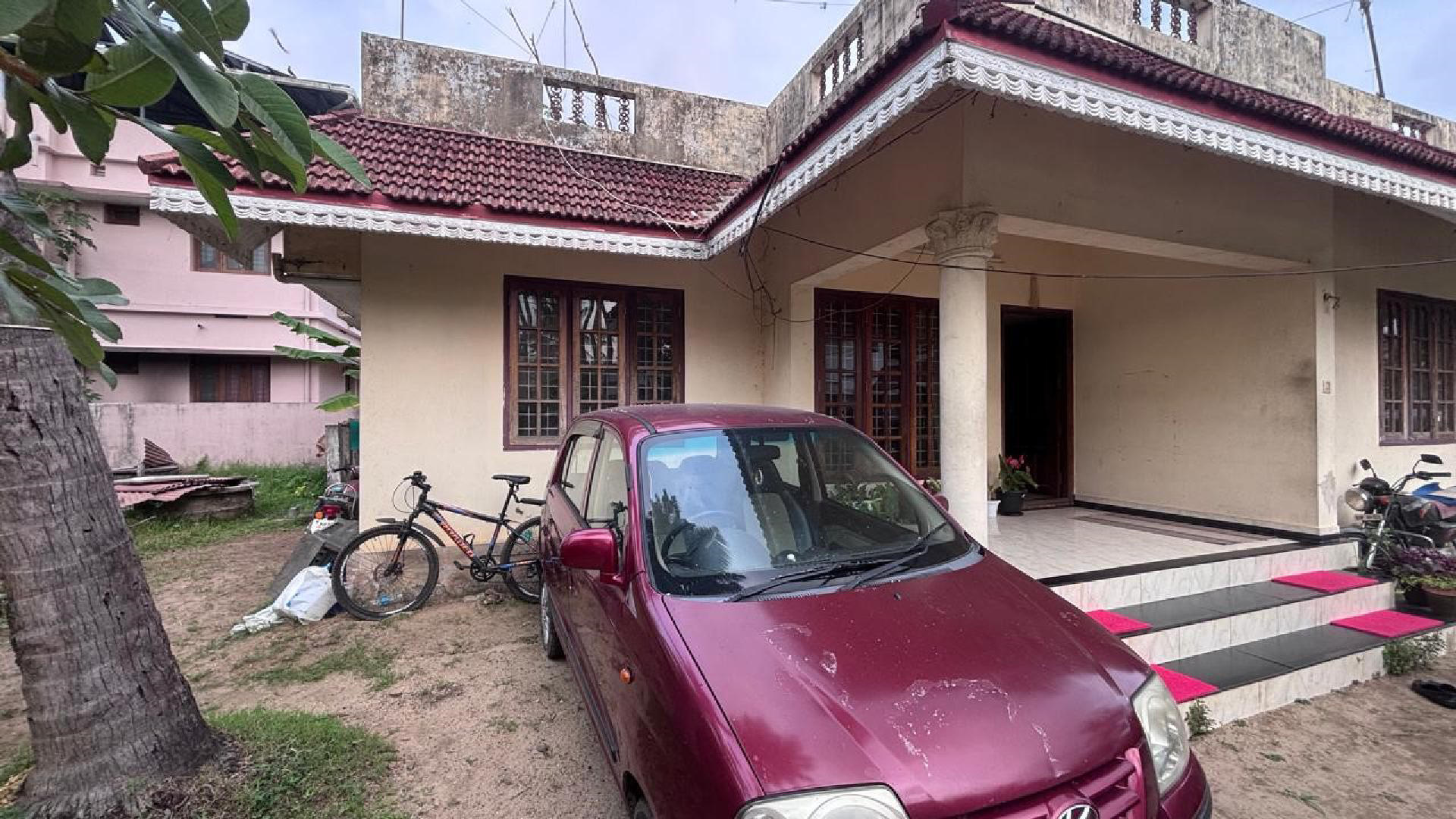 5 cent plot with 1000 sqft 3BHK (1 attach 1common) house for sale at Eroor