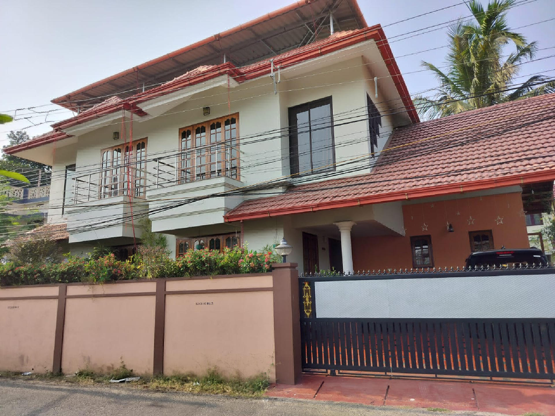 6 cents with 3000sqft 4Bhk water front villa for sale at Vyttila.