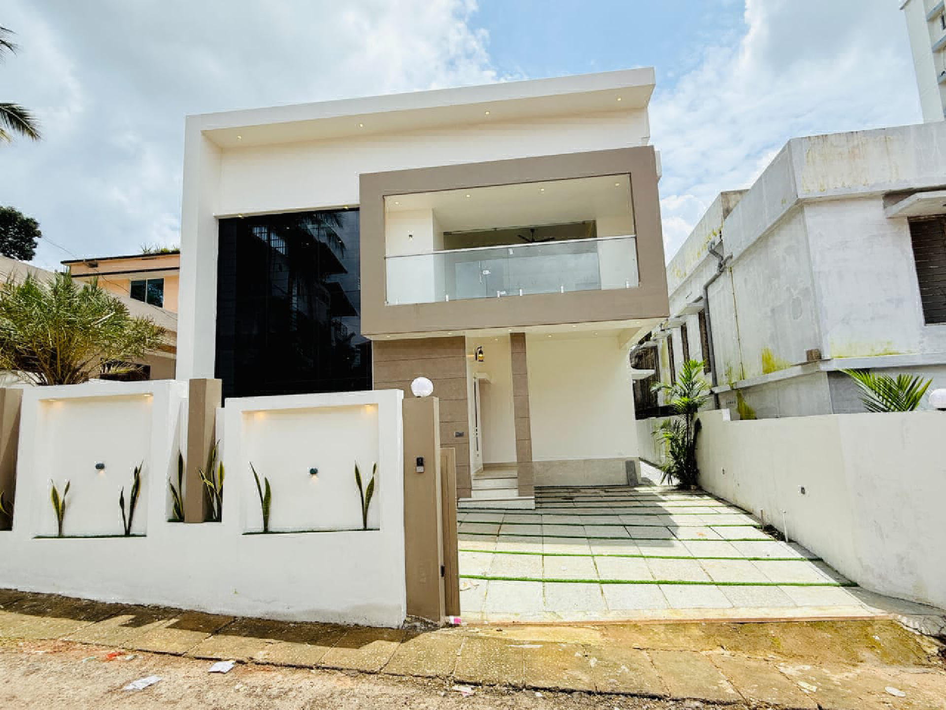 5.5 cents plot with 3100 sqft 4 bhk Villa for sale at kakkanad.