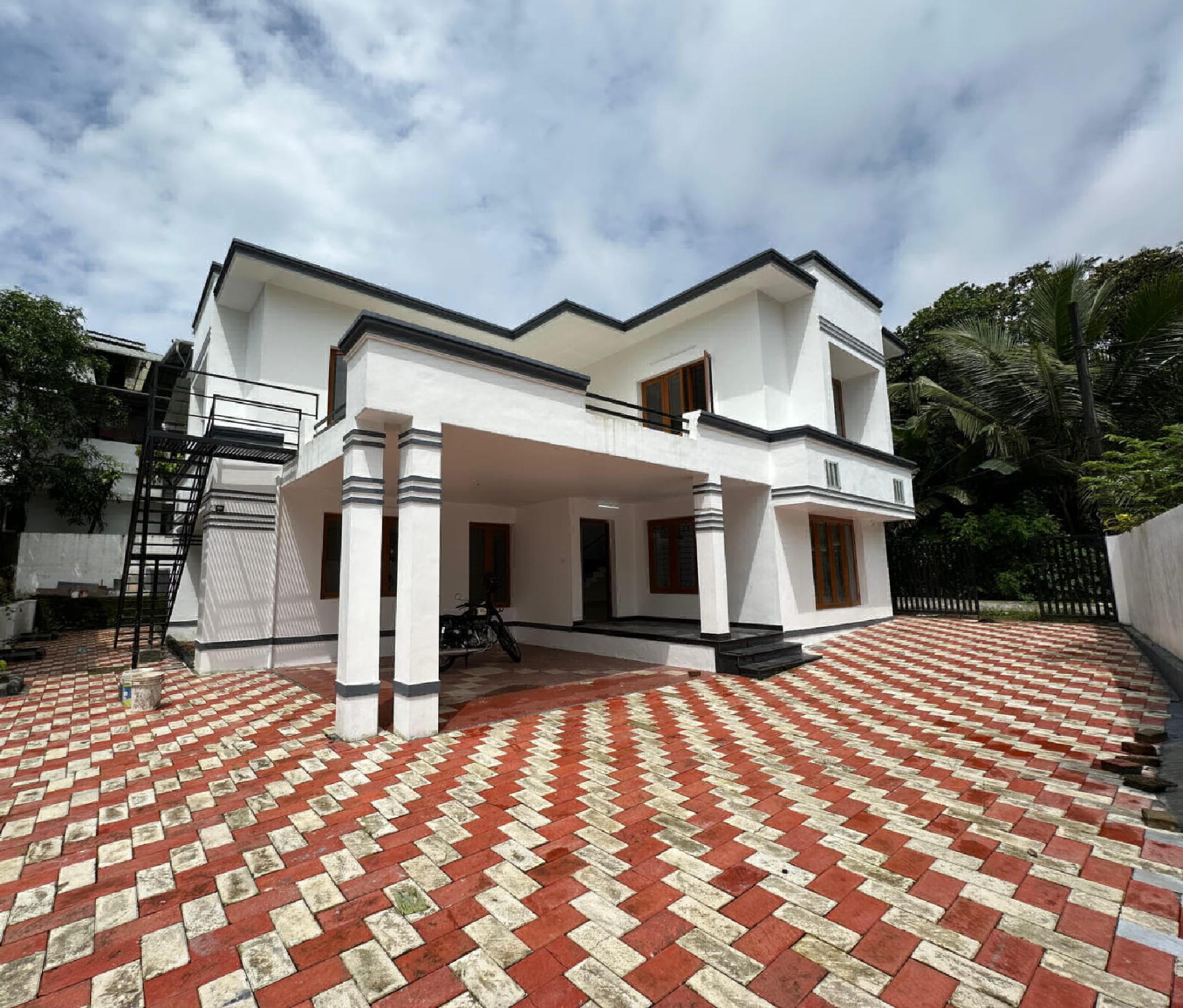 8.45 cents plot with 3000sqft 4 BHK new villa for sale at Aluva.
