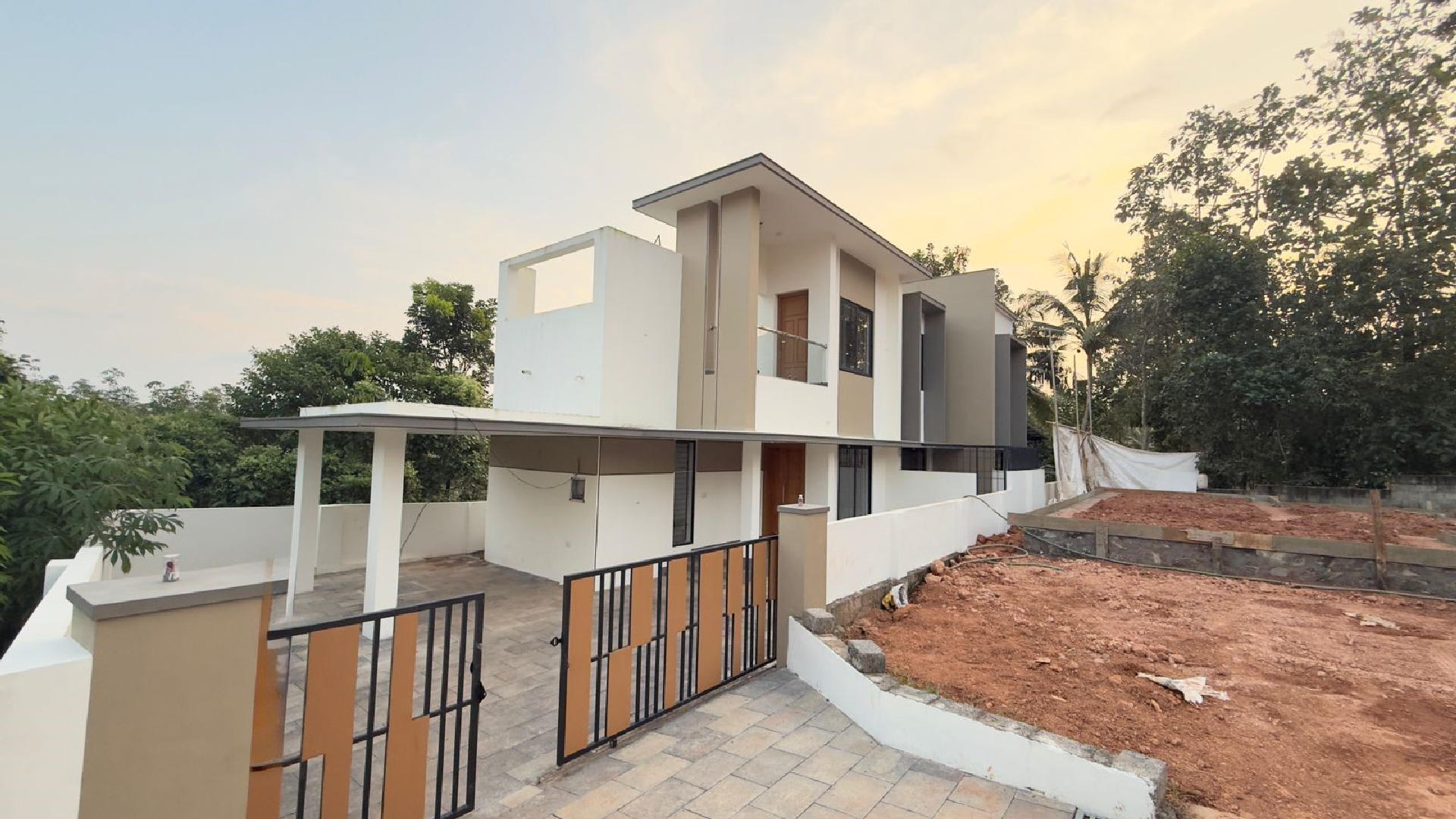 5.5cent 2000sq feet 4 bhk new house for sale at Karatakuriz,Mulanthuruthy