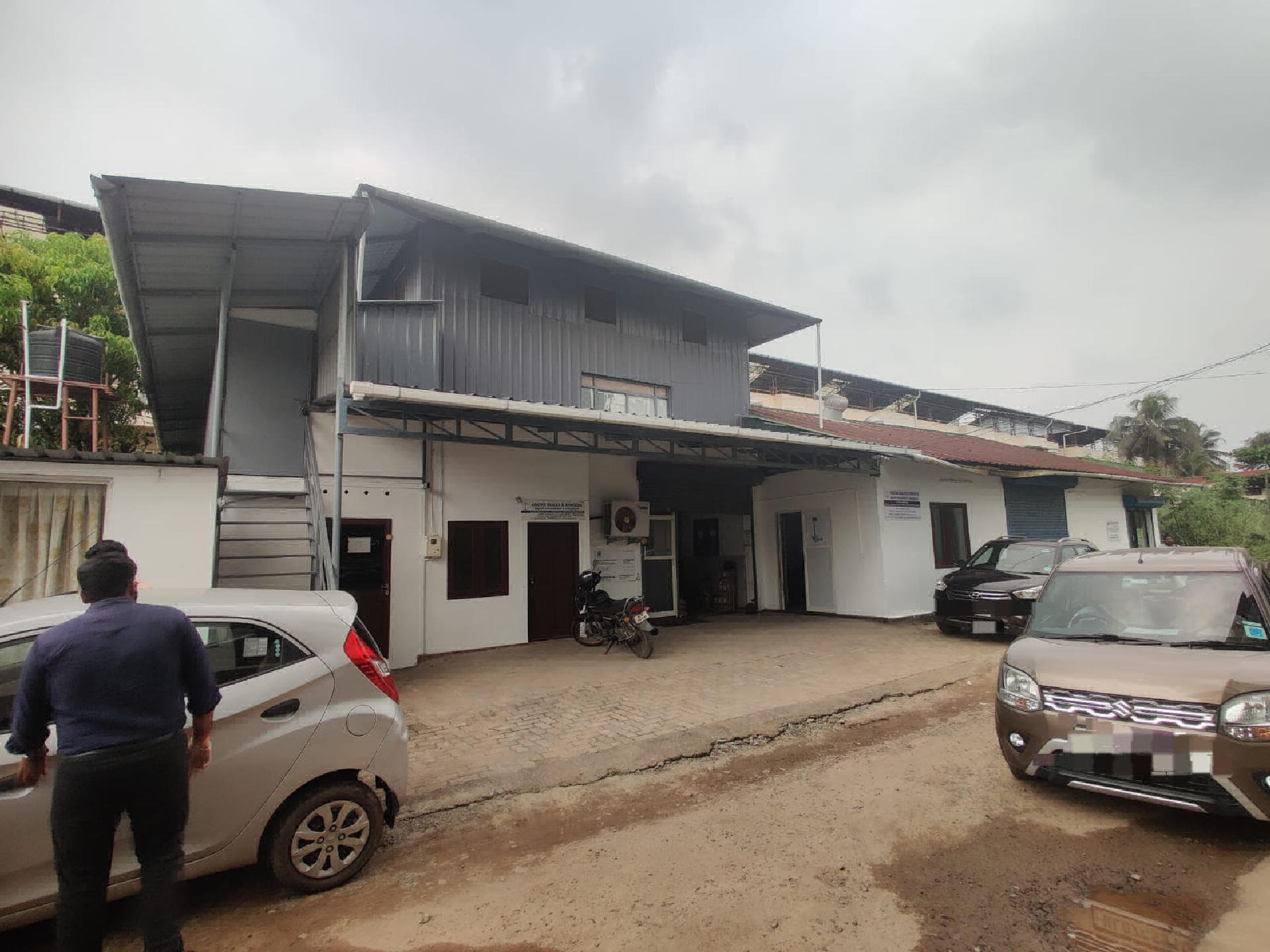 12 cent plots with 4000 sqft godown sale at Kadavanthra.