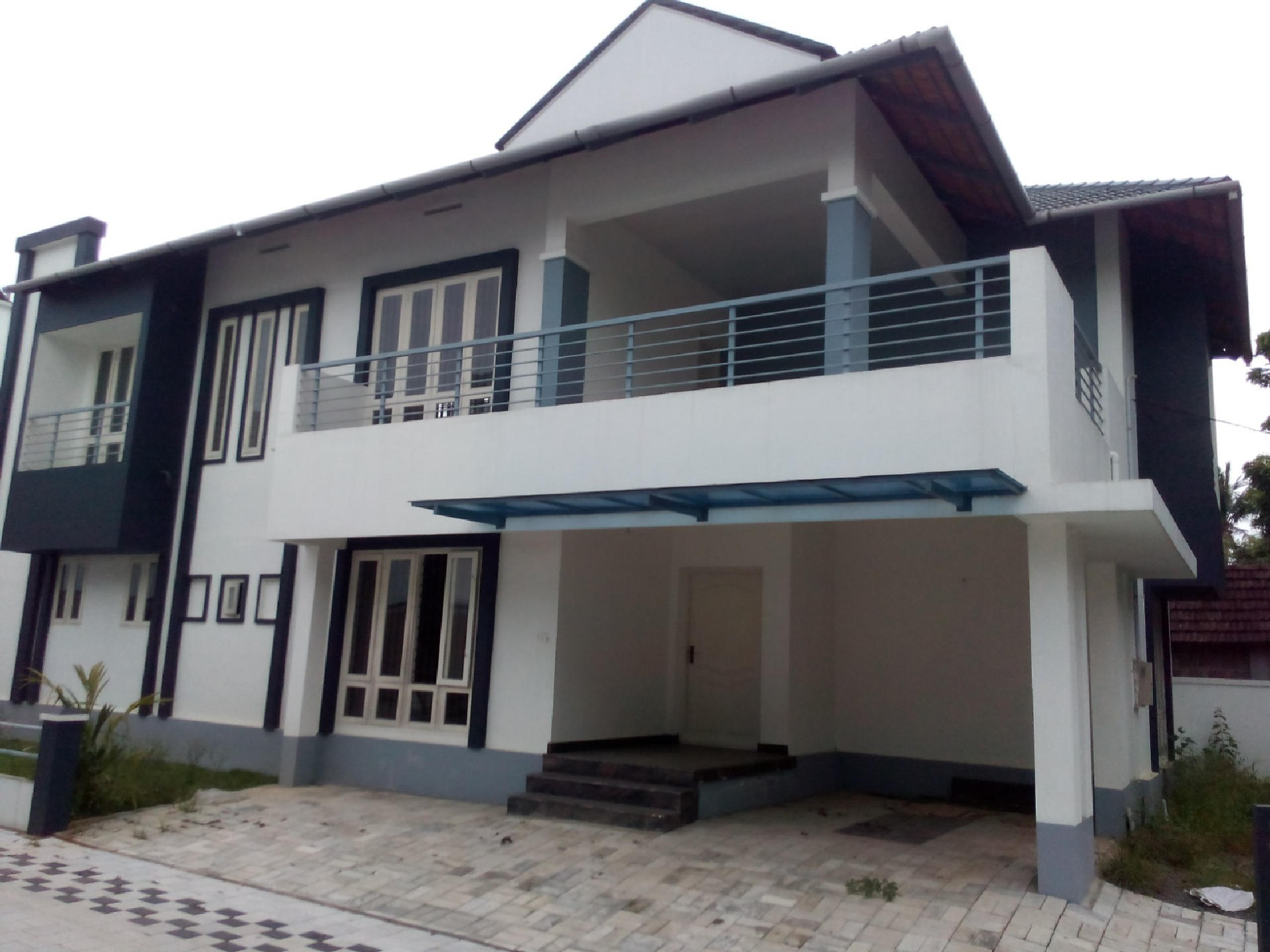 7 cents plot with 2350 sqft 4 bhk villa for sale at  Edappally.