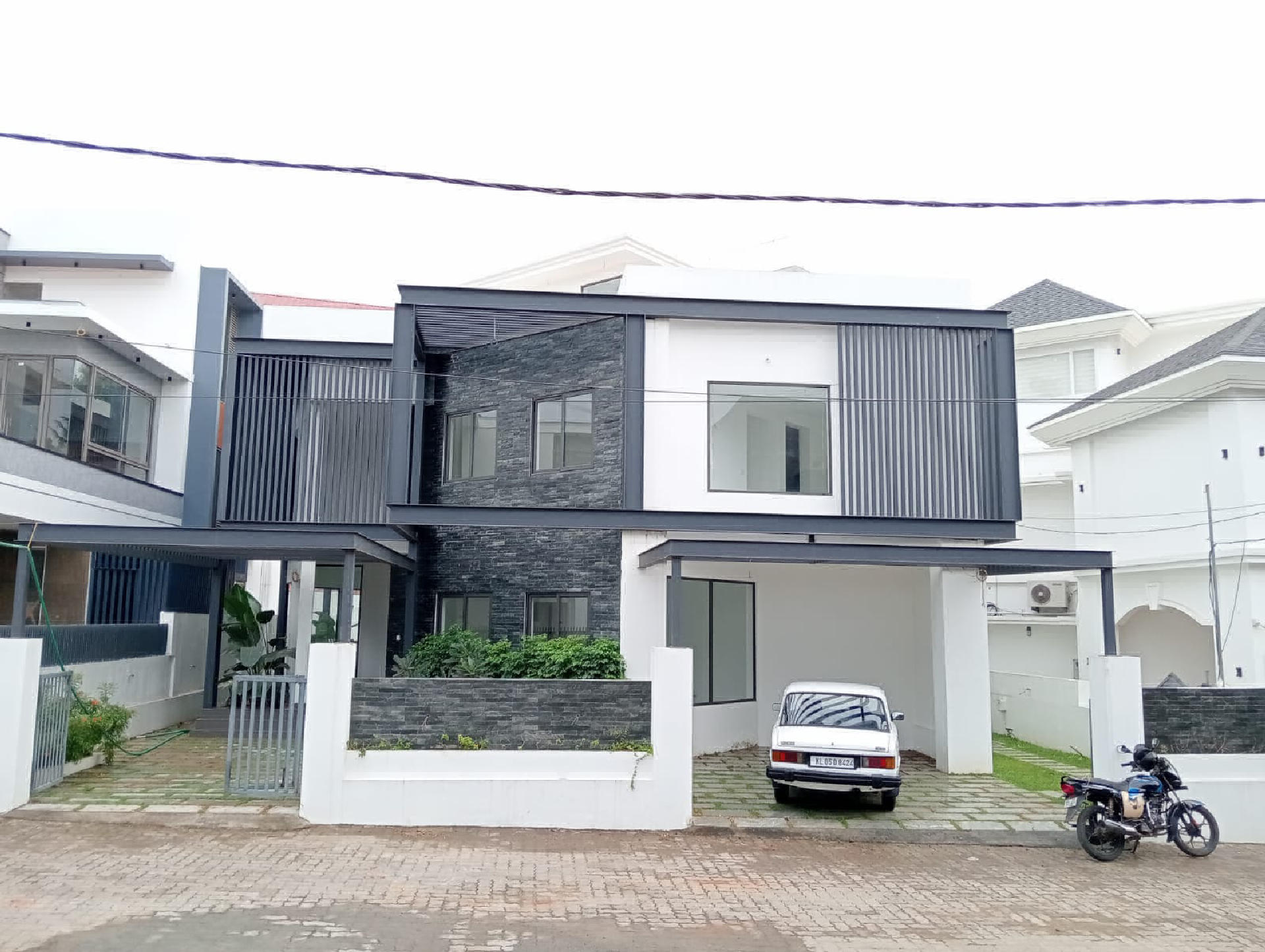 11.5cents plot with 5100 sqft 4Bhk villa for sale at Tripunithura.