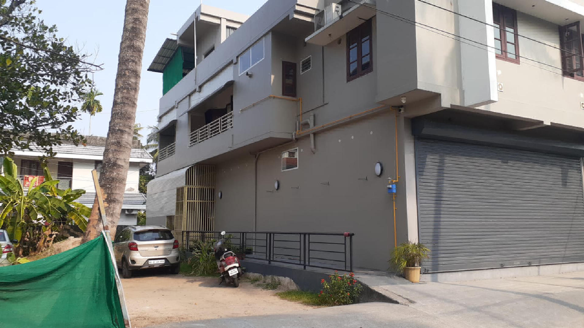 5 cents plot with 2860 sqft  residential & commercial  building for sale at Edappally.